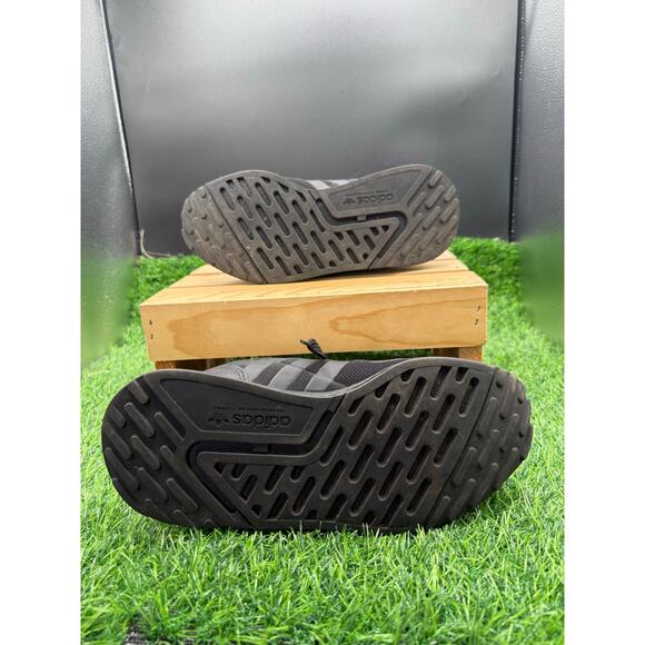 Adidas Runners - Black - Size 6M main image 9